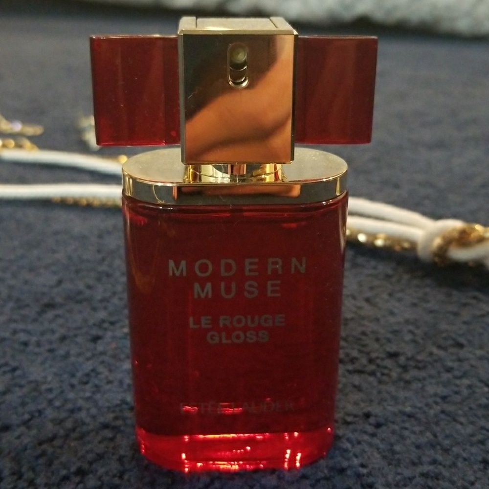 Filled bottled Estee Lauder Modern Muse